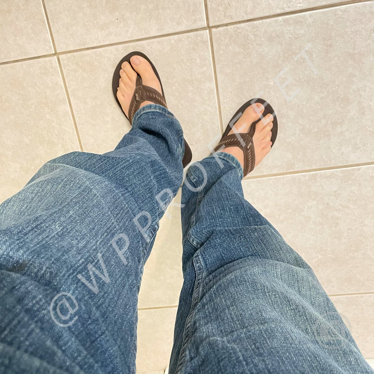 wpproffeet's tweet photo. Happy Hump Day! I love this look on guys. Jeans and flip flops. #mensfeet #gayfeet #malefeet #menstoes #gaytoes #reefflipflops #flipflopsmen https://t.co/bwJQE6V9He