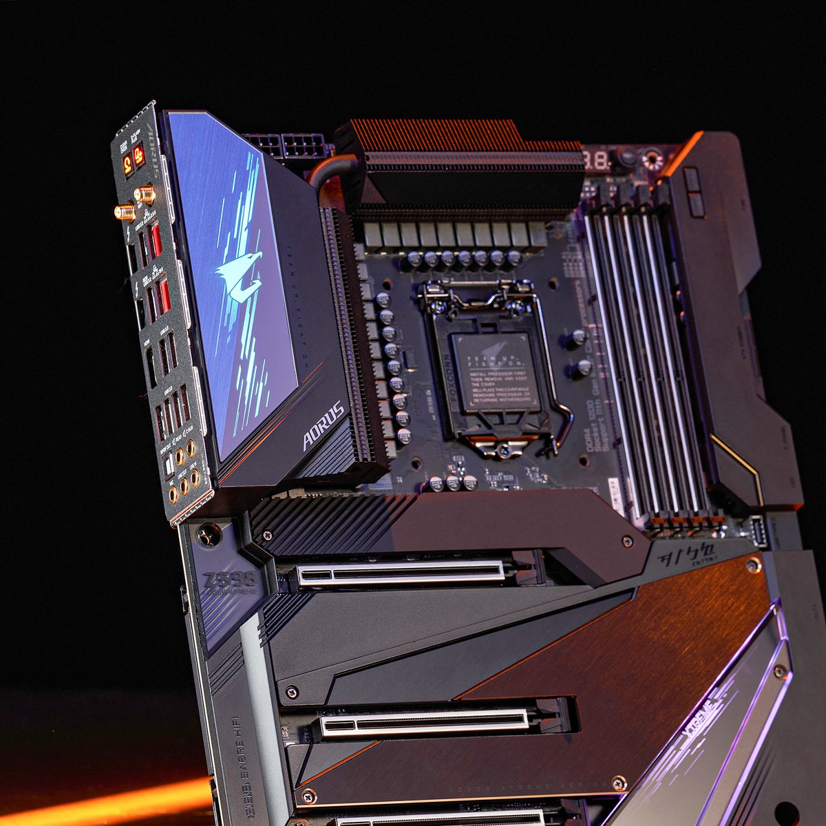 AORUS_ANZ's tweet photo. Get a closer look at our new flagship Z590 AORUS XTREME motherboard!

🔶 20+1 Phase True Power Design
🔶 Thermal Reactive Armor with Fins-Array II
🔶 NanoCarbon Coating and Baseplate
🔶 Direct–Touch Heatpipe II
🔶 3X Enlarged M.2 Thermal Guard II

https://t.co/0cIEzLwSX2 https://t.co/cveIxVcrbL