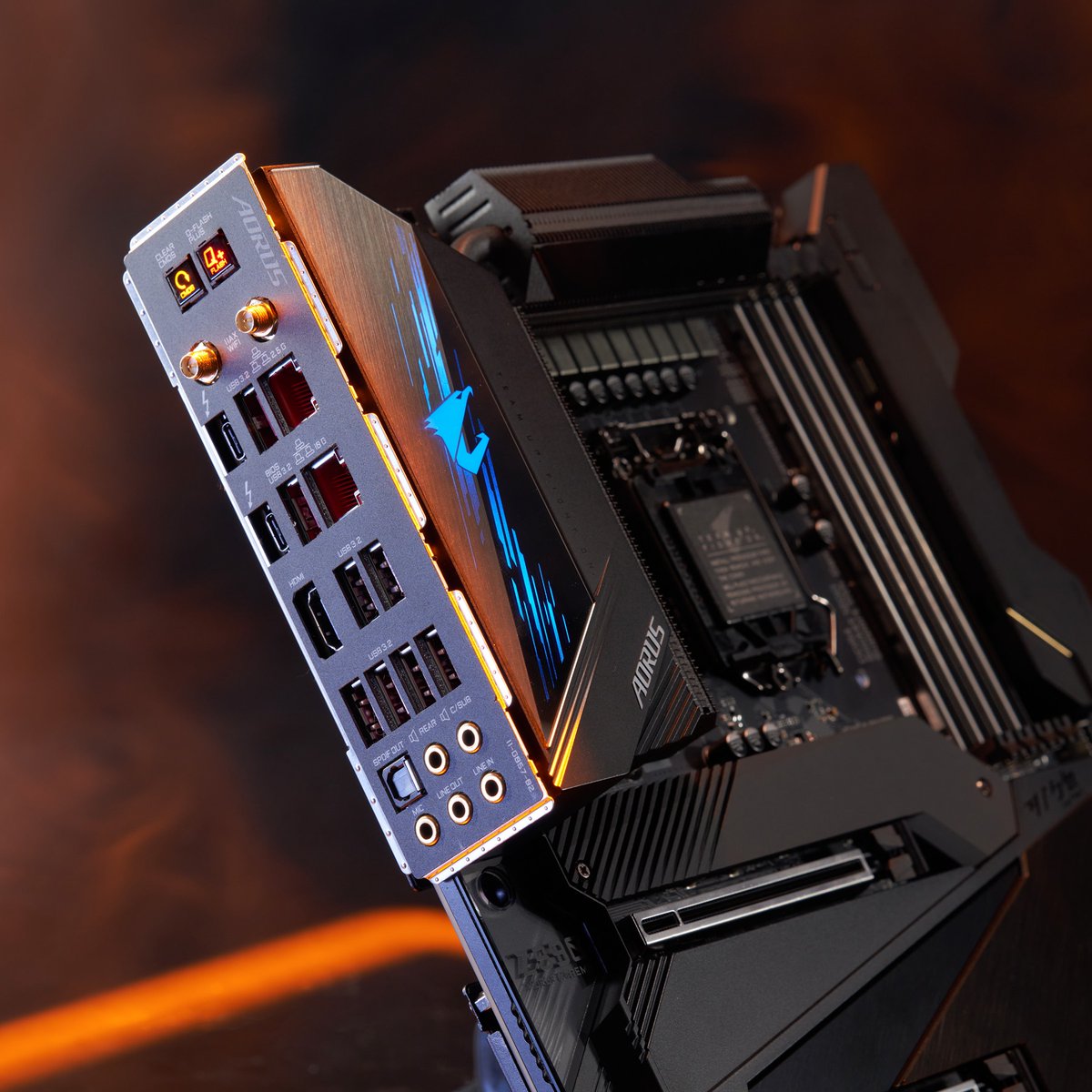 AORUS_ANZ's tweet photo. Get a closer look at our new flagship Z590 AORUS XTREME motherboard!

🔶 20+1 Phase True Power Design
🔶 Thermal Reactive Armor with Fins-Array II
🔶 NanoCarbon Coating and Baseplate
🔶 Direct–Touch Heatpipe II
🔶 3X Enlarged M.2 Thermal Guard II

https://t.co/0cIEzLwSX2 https://t.co/cveIxVcrbL