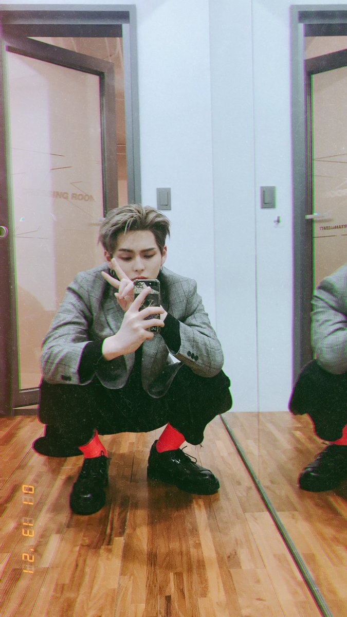 พี่ขาไปทำงานแล้วส่งรูปมาให้ ตั้งใจทำงานนะคะคนเก่ง อยากให้รู้ว่ามีคนคิดถึงและแอบหวงมากๆอยู่ด้วยแหละ 😾🖤