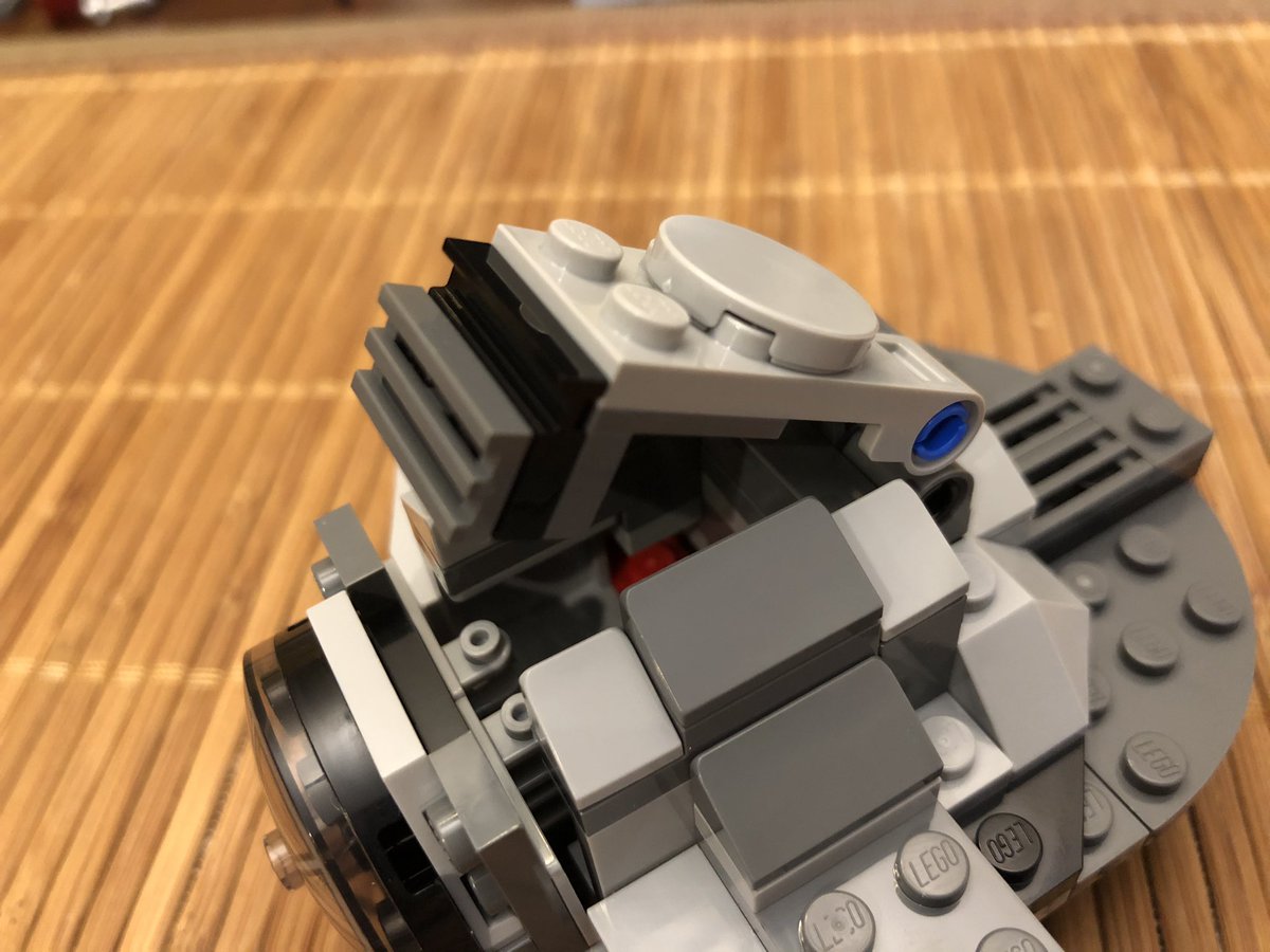 The last bit of the body is the entry hatch on top. Then we need to build the wings. Note that the hinged pieces should be offset, not centered like in the second photo, otherwise the posts won’t go through the wing.  #LEGO  