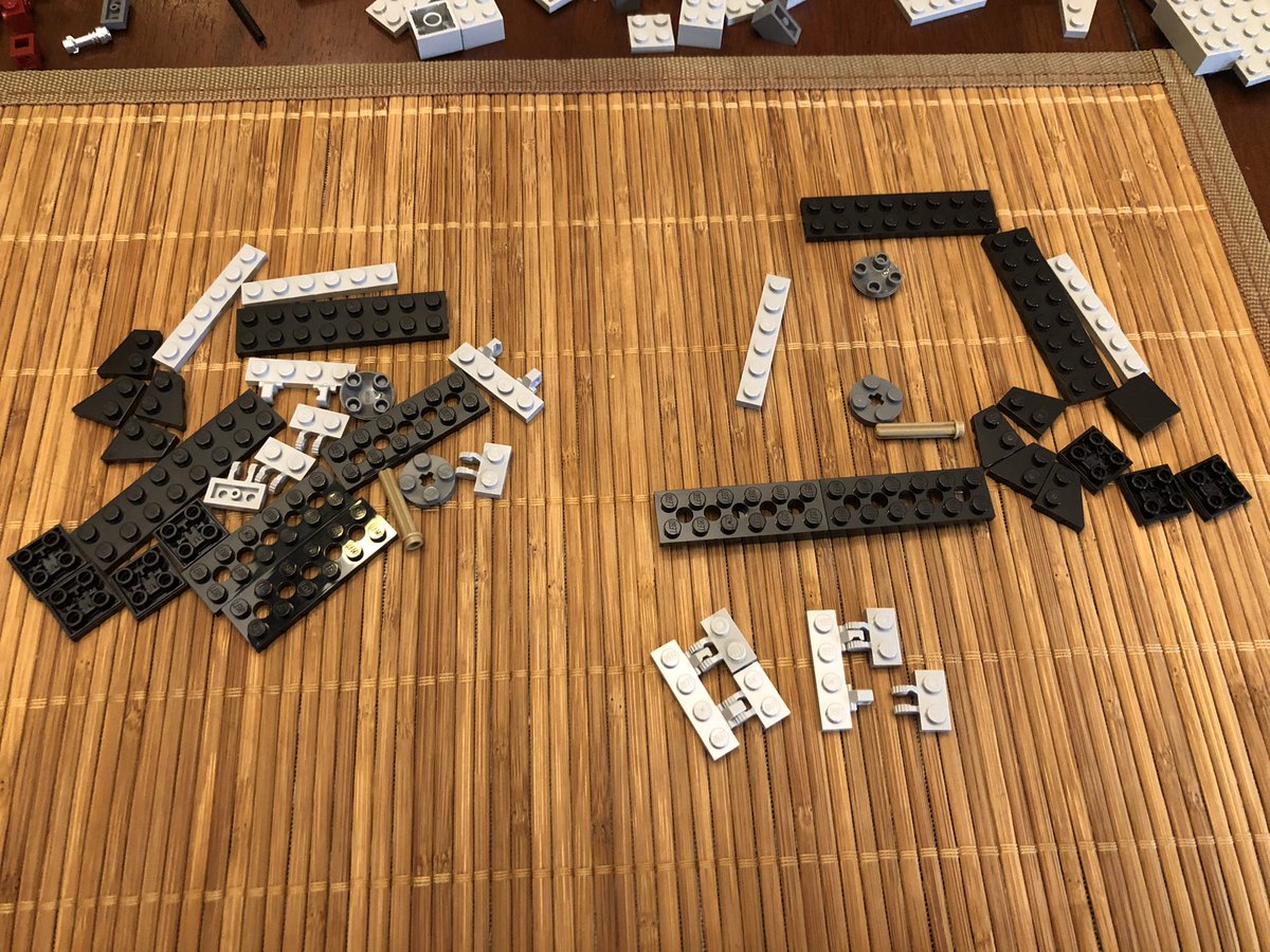 The last bit of the body is the entry hatch on top. Then we need to build the wings. Note that the hinged pieces should be offset, not centered like in the second photo, otherwise the posts won’t go through the wing.  #LEGO  