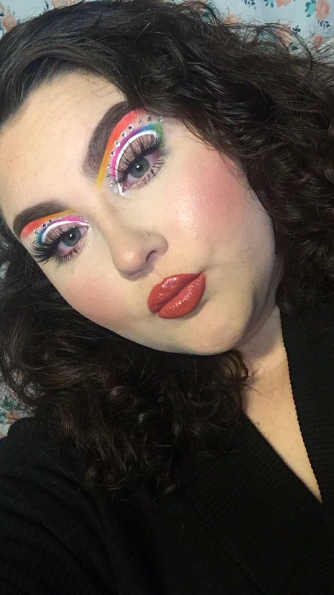 First look for 2021 🥳
@MorpheBrushes @jamescharles palette 
@ColourPopCo Miami lashes, talk to the Palm bronzer 
@norvina opaque white liner 
@ABHcosmetics foundation 100N & Nicole glow kit 
@fentybeauty matchstix ‘amber’ 
@kvdveganbeauty blush in peony