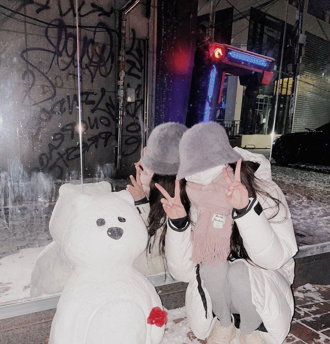 maehris's tweet photo. my bf and i did a thing together. 🐻‍❄️⛄️ no you don't get to see my face because a bitch was COLD. https://t.co/eADT1wNK4y