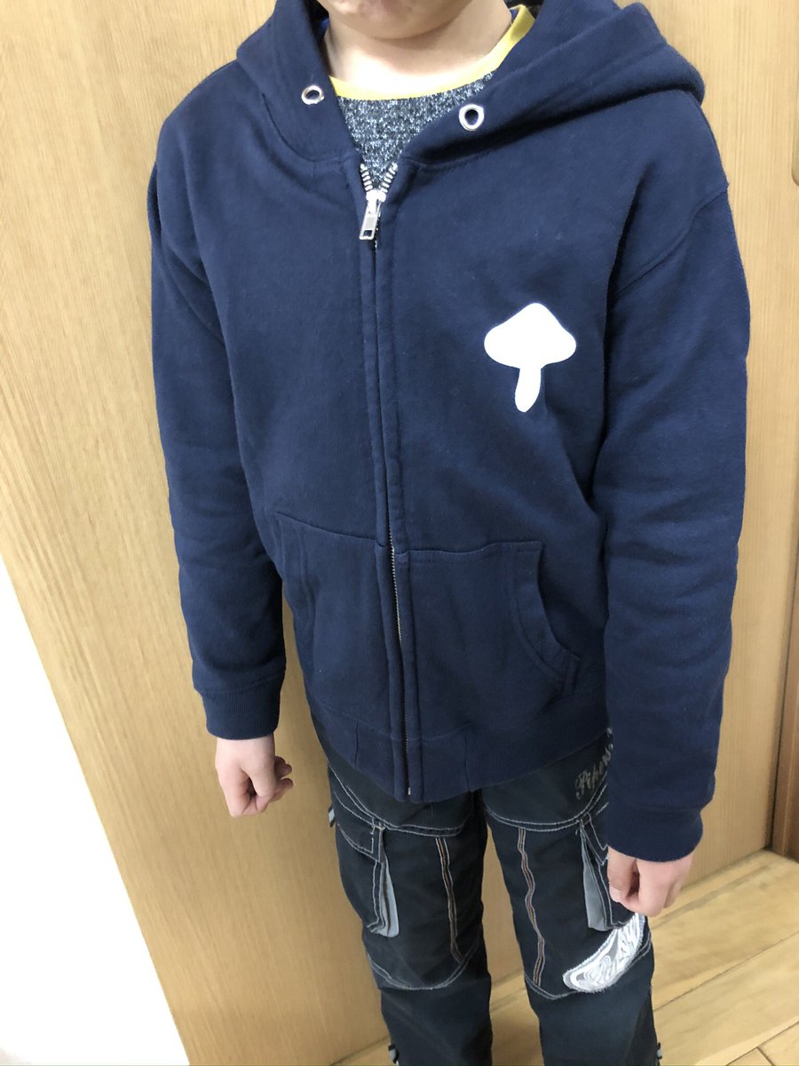 koba696's tweet photo. SUZURIのジップパーカー、キッズ��イズもあります。

我が子（小2）も愛用中、朝よく「キノコはどこ？」「月光蟲は洗濯しちゃったの？」というやり取りが（笑）

#SUZURIの新春セール は本日まで、最大1,000円オフです！！

https://t.co/VIPNWSR2T0

#筋肉少女帯��#トリビュート https://t.co/Q24KEIrbO1