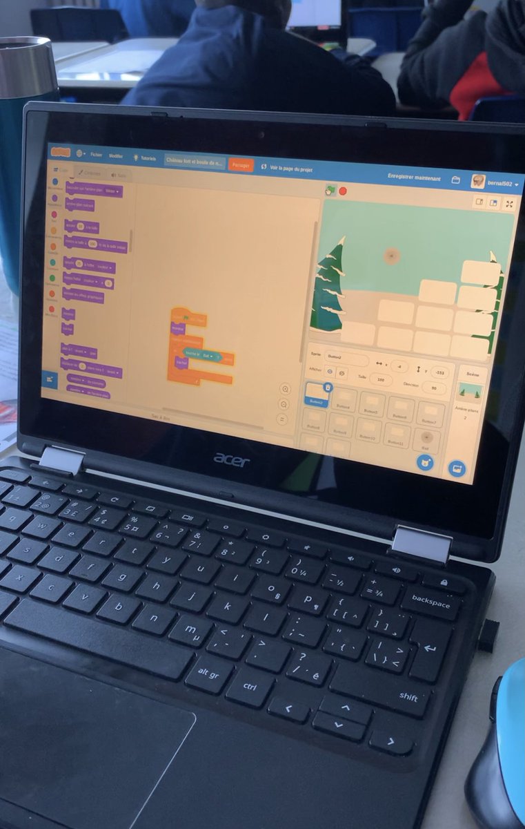 MariepDelisle's tweet photo. Mes élèves ont appris à programmer sur @scratch une boule de neige ⚪️ qui détruit un château fort de neige! 🏰 
Merci @EcolesEstime pour cette activité! 🤩 @ecole_pauljarry @csmbourgeoys https://t.co/qX1oBE0AOm