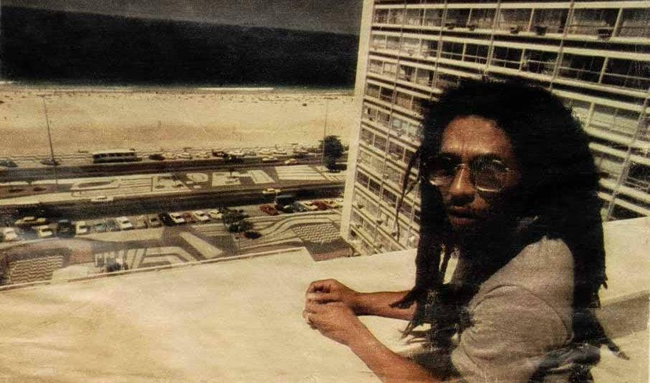 FotosDeFatos's tweet photo. Bob Marley na sacado do Copacabana Palace, em março de 1980. ©ACBM https://t.co/opdRyRFQSR