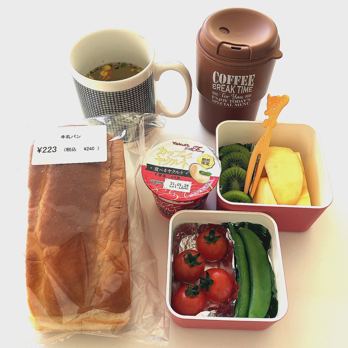 Zhまっきぃ Zh 3 吉川晃司さんと バリバリバリ 食べるヤクルト うちは今日もジョア飲んだよ 午後会議頑張るめろ 寝ないでね