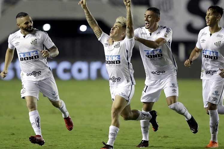 acastillonor's tweet photo. Dos clubes brasileños a final de Copa Libertadores de fútbol.Palmeiras (por quinta vez) y Santos pugnarán por el título el 30 de enero en el legendario estadio Maracaná.
@tele_rebelde @daguitovaldes @golrenier @cronicarian @andyllc @perezycapote @AlvarezDeport @YasielOk @noroseng https://t.co/RNS58AYr7E