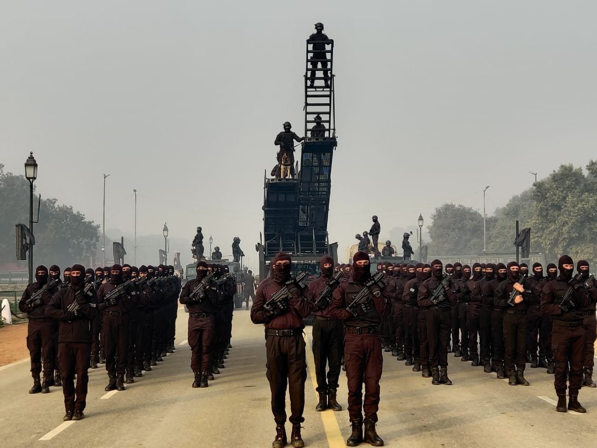 ANI's tweet photo. Delhi: NSG commandos contingent rehearsed at Rajpath with specialised vehicles and equipment, earlier today ahead of Republic Day. 

The number of commandos in the contingent has been brought down this year, in the wake of #COVID19 pandemic. https://t.co/SSEw3LM8rV