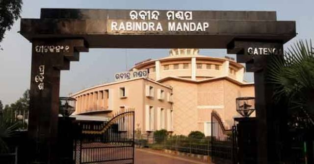 sambad_odisha's tweet photo. ଖୋଲିଲା ଜୟଦେବ ଭବନ, ଆଜି ଖୋଲିବ ରବୀନ୍ଦ୍ର ମଣ୍ଡପ
୨୦୦ ଦର୍ଶକଙ୍କୁ ଅନୁମତି, କାର୍ଯ୍ୟକ୍ରମରେ ସାମିଲ୍ ହେଲା ଭର୍ଚୁଆଲ୍ ମୋଡ୍
https://t.co/IkPl5bp6m9
#JaydevBhawan #RabidraMandap #Odisha #Sambad https://t.co/i56mLO0JpM
