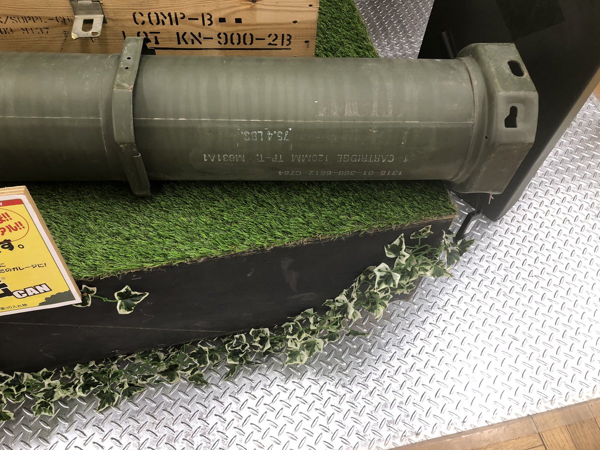 chickenGG's tweet photo. ジョイフルに120mm迫撃砲弾のアモ缶売ってた。 https://t.co/cSc7jcsbnA