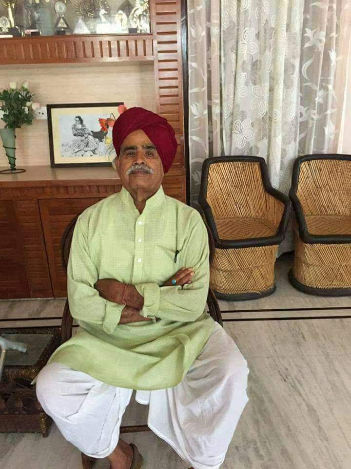 सभी देशवासियों को मकर संक्रान्ति पर्व की हार्दिक शुभकामनाएं। आप खुशहाल रहे तथा
 #खूब_पढ़ो, #तरक्की_करो और #आगे_बढ़ो।