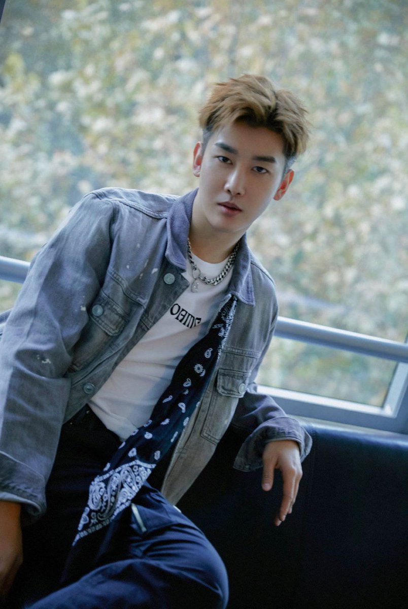hourly zhou yixuan (@hourlyixuan) on Twitter photo 