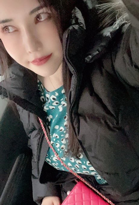 最近友達が好き過ぎて辛い。
それ位友達に恵まれてる。
みんな可愛いし性格も良くって
感動しちゃうね。
それに気づけた私は幸せ者だわん。
人には優しくよぉ〜 https://t.co/QbAsNXlPM