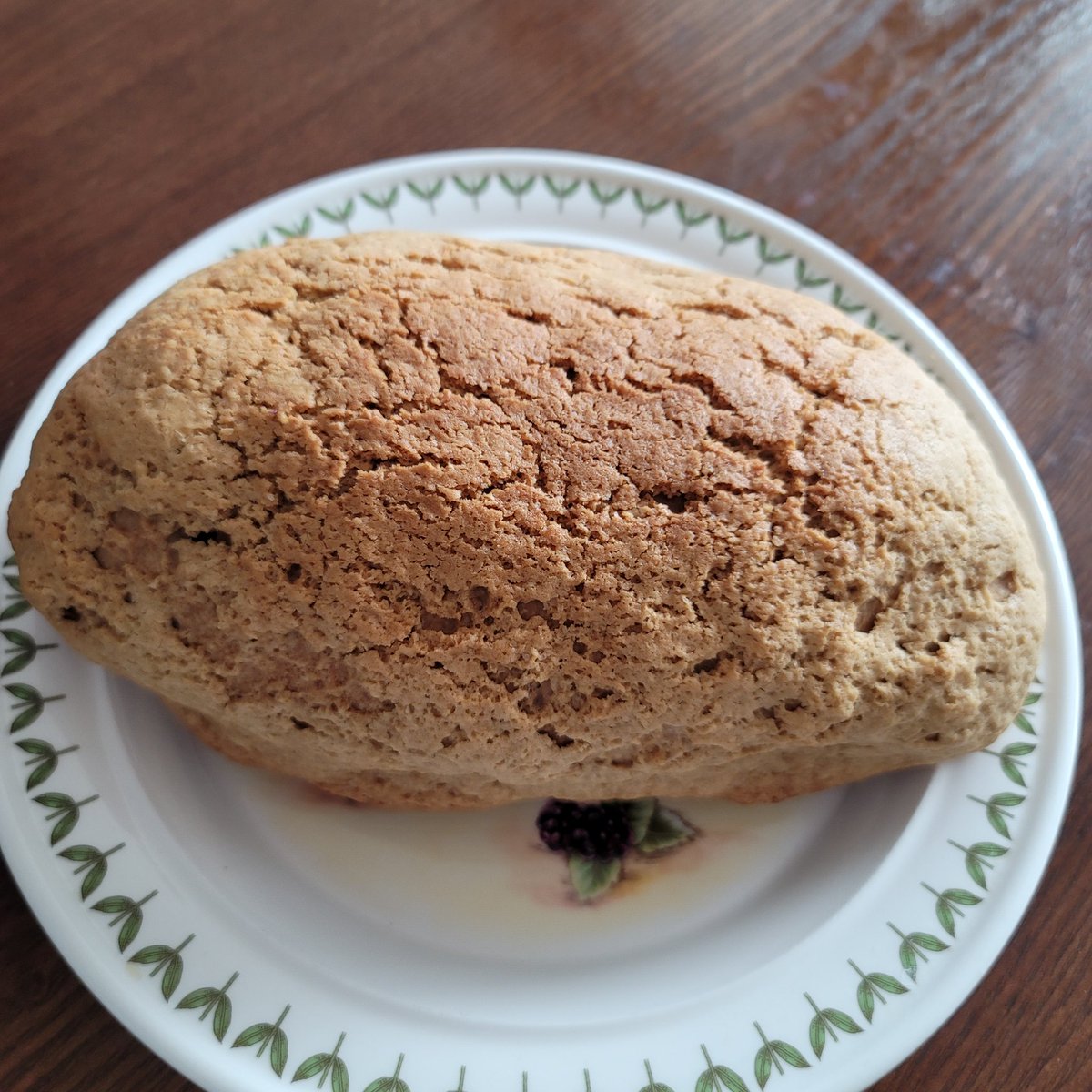 시우민생각에 허버허버 모카빵 구워봄,,,, 
막 오븐에서 꺼내서 허버허버