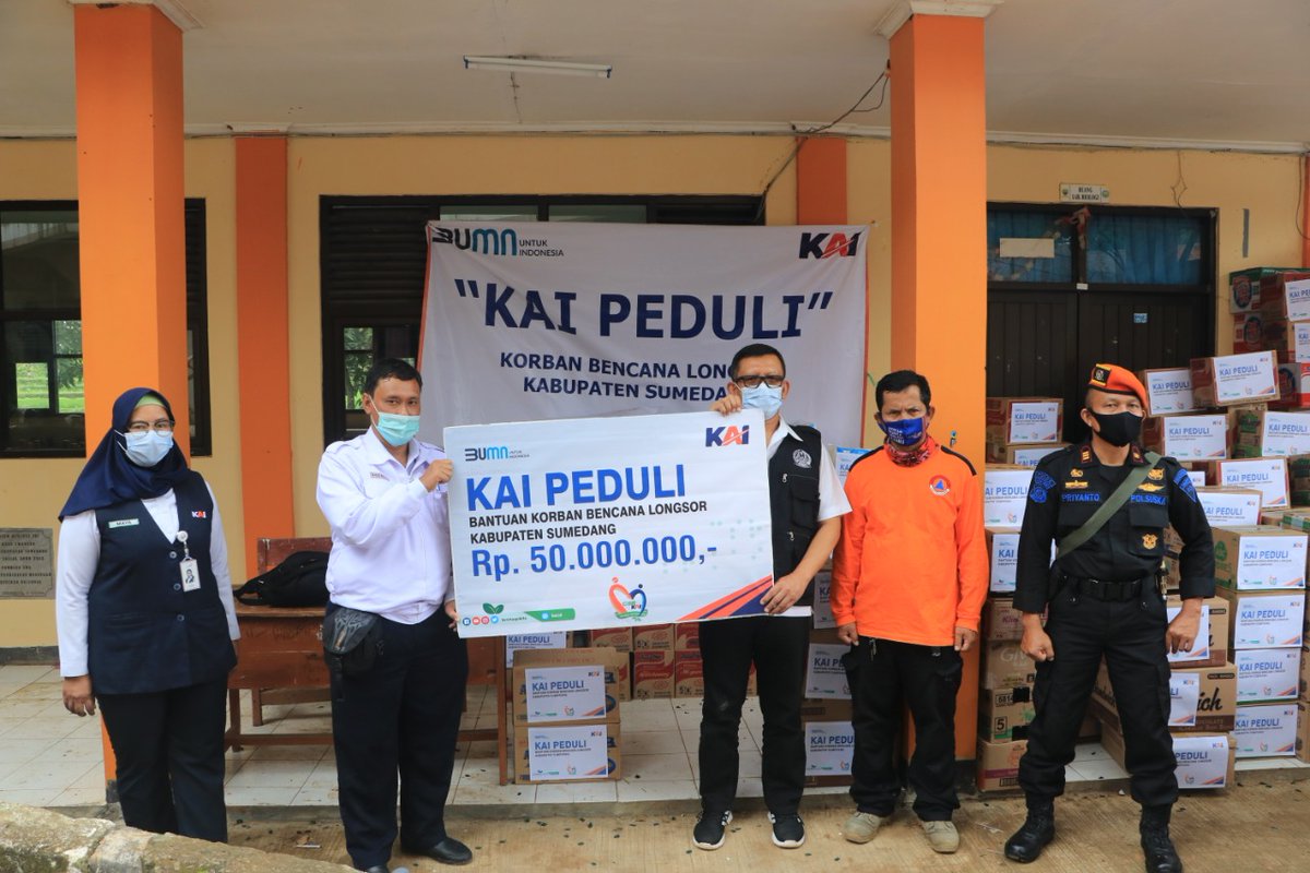 keretaapikita's tweet photo. KAI Salurkan Bantuan bagi Korban Longsor di Sumedang
https://t.co/KDAXqdDuKt
Bencana longsor yang terjadi di daerah Sumedang pada Sabtu (9/1) lalu kembali menggerakkan Tanggung Jawab Sosial Lingkungan (TJSL) PT Kereta Api Indonesia (Persero).
#CSRKAI https://t.co/tUzsnhhmhn