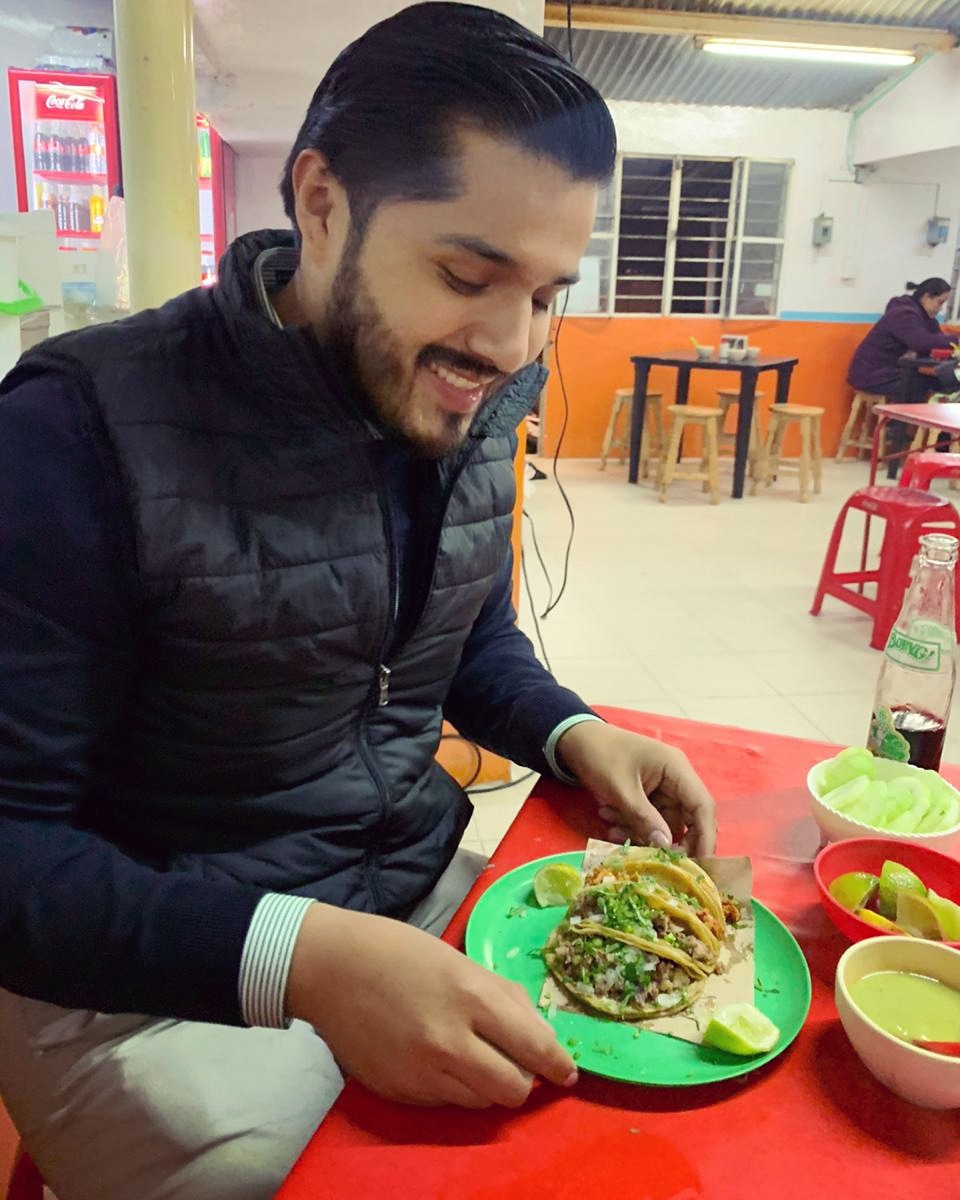 JosueGalvezF's tweet photo. Acabando el día cenando unos ricos tacos del 
"Güero" de la via, para mí uno de los mejores de Orizaba,  No duden en pasar a probarlos. 
Y ustedes, ¿Ya los conocen?.  🌮👌❤️ https://t.co/pcdeTVZyFQ