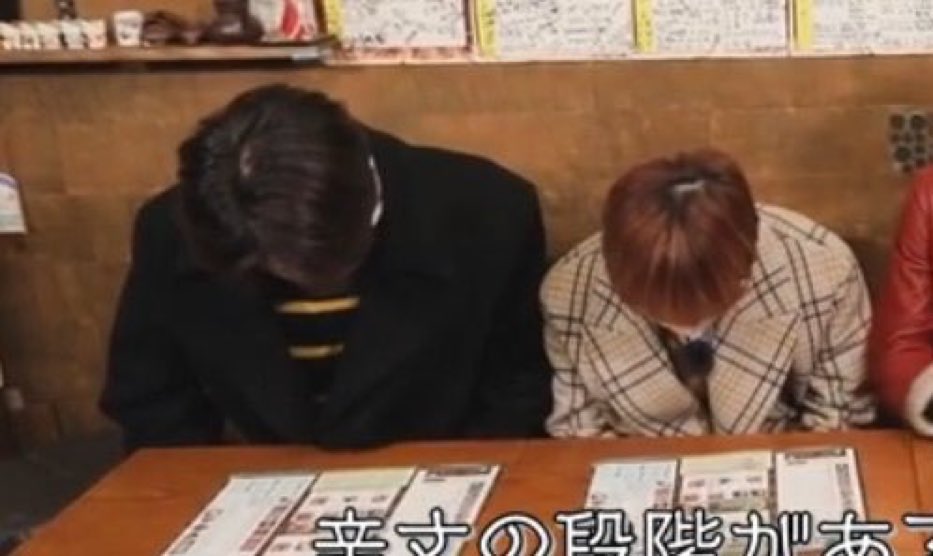 privehyck's tweet image. on another episode of johnny and haechan doing the same thing but in different sizes :