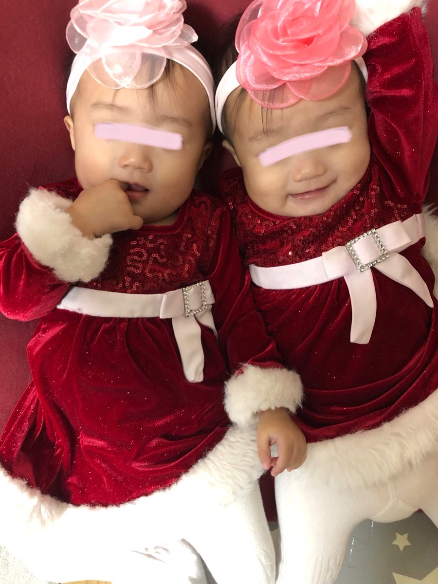 しーのーず 3歳と双子1歳 ヨギボーを背景に赤ちゃんの写真を撮ると映える 部屋は子供達が散らしたオモチャで365日荒れてる がヨギボーを背景に撮ると生活感が消える そしてハイハイで動き回る双子を2人並べて撮る方法はこれしかない いい