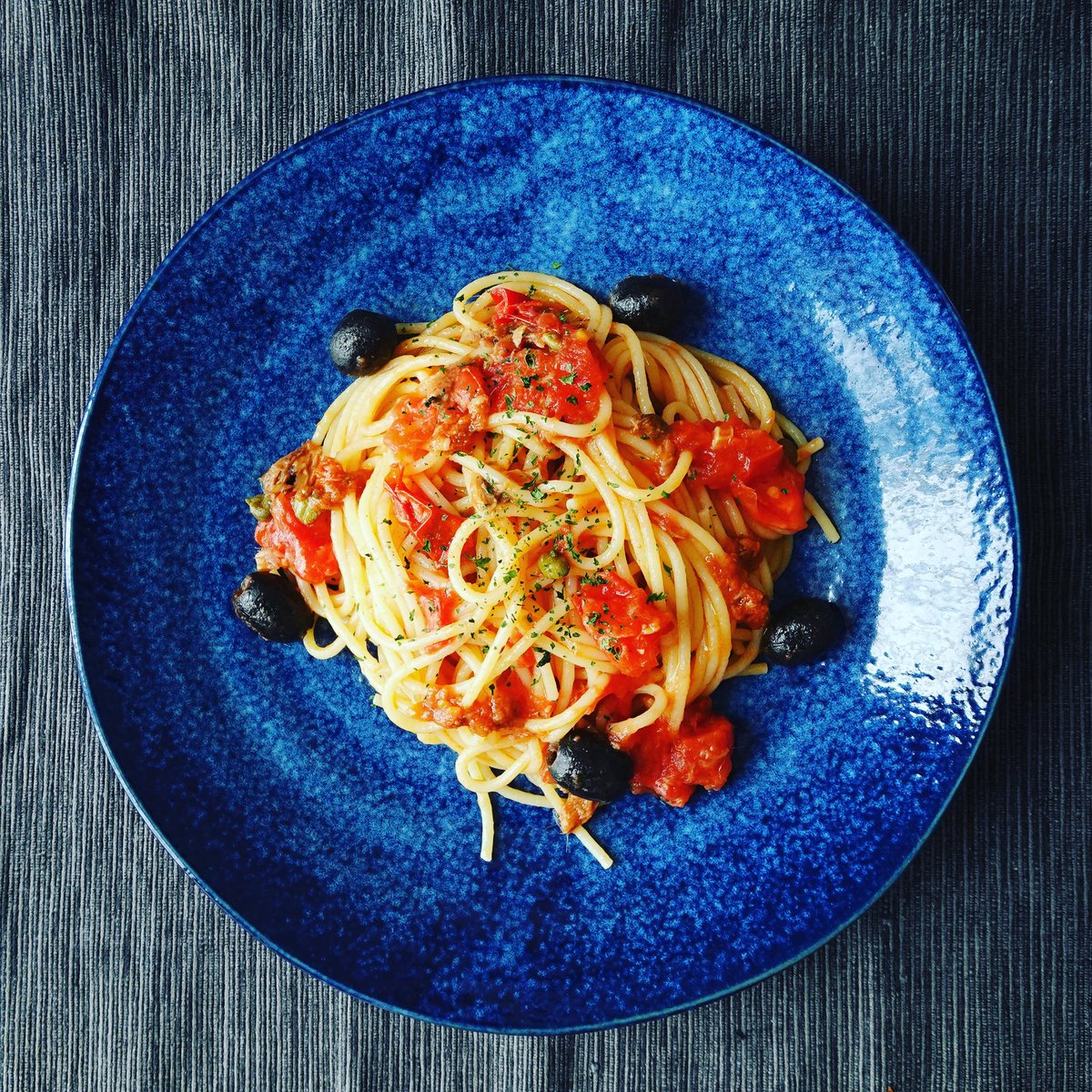 hidemaro13's tweet photo. きょうのランチ。おなじみの。（ひ）
#pranzoacasa #lunchathome #spaghettiallaputtanesca #スパゲティ #プッタネスカ #家メシ #おうちごはん https://t.co/Xc9LVBsxuO