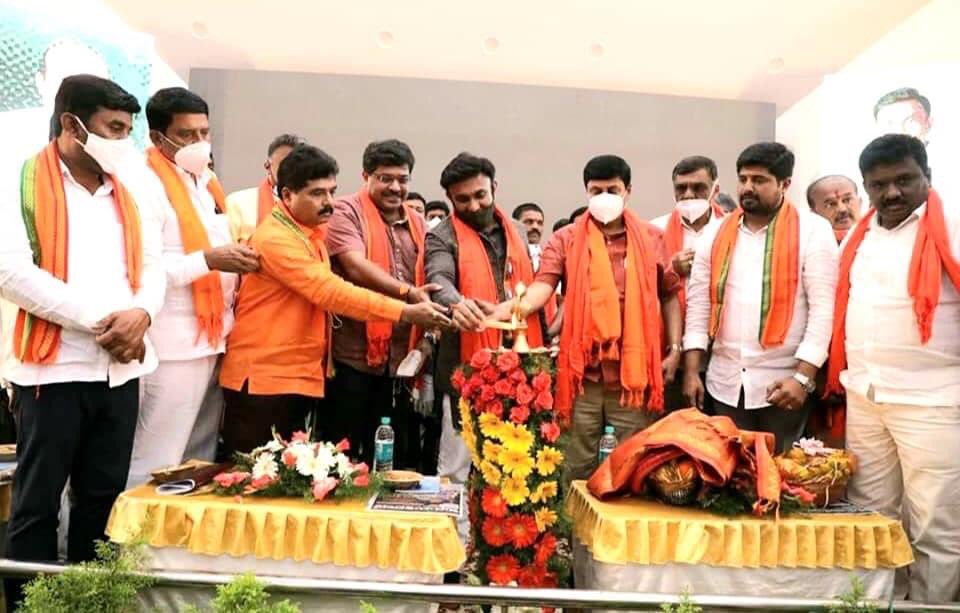 naveenkottige's tweet image. JanaSevaka Samavesha organised by @BJP4Karnataka @nalinkateel was successful in sending message to all newly elected GP members to serve with honesty &amp;amp; implement Anthyodaya schemes by @PMOIndia fulfilling dreams of Sh @narendramodi ji  for Grama Swarajya &amp;amp; Athmanirbara Bharatha