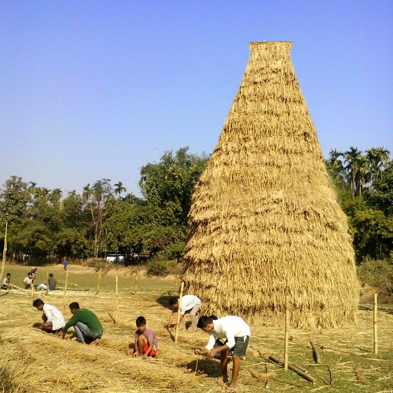 The third type is made entirely out of ‘nora’ over a bamboo structure. In some parts of the state there is no practice of ‘meji’ but the ‘bhelaghar’ itself is set on fire the next day.EOT