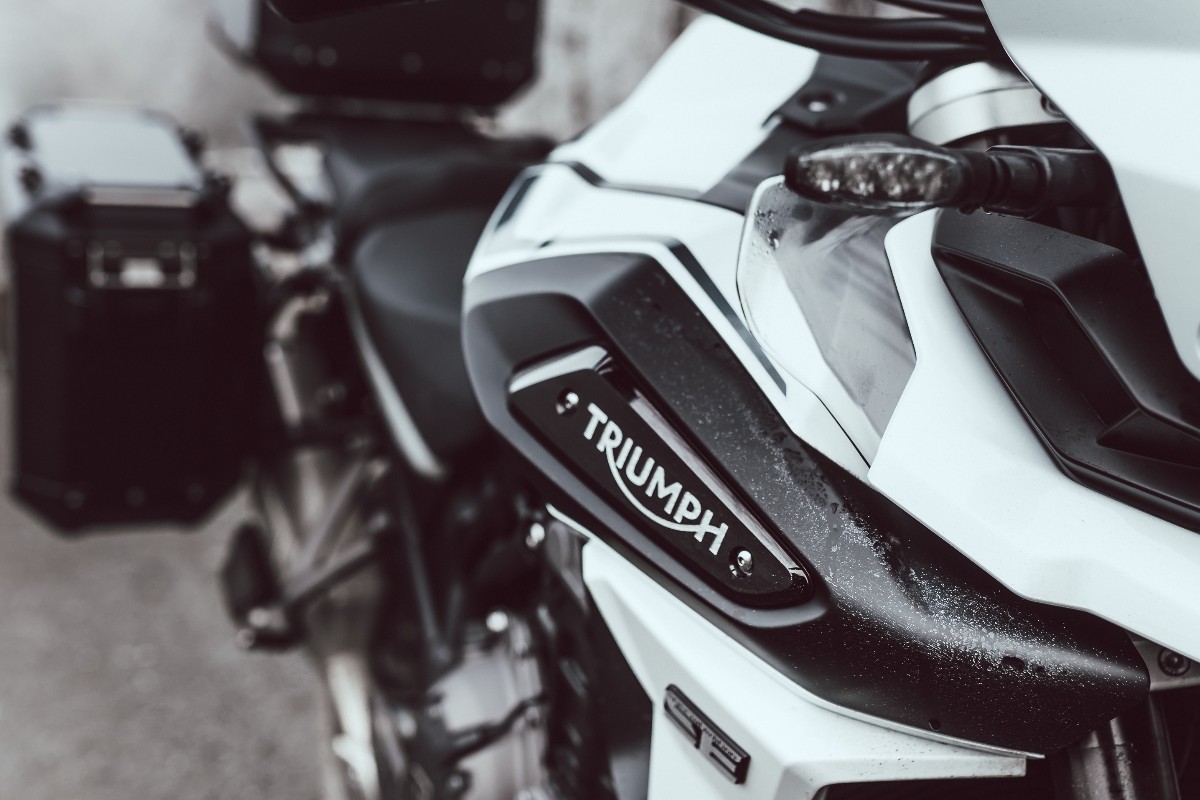 UKTriumph's tweet photo. To all the brilliant critical and key workers commuting in all weathers, thank you.

Share with us your #allweatherrider commuting pictures.

Images by S.Barham https://t.co/nMyc9klDR6