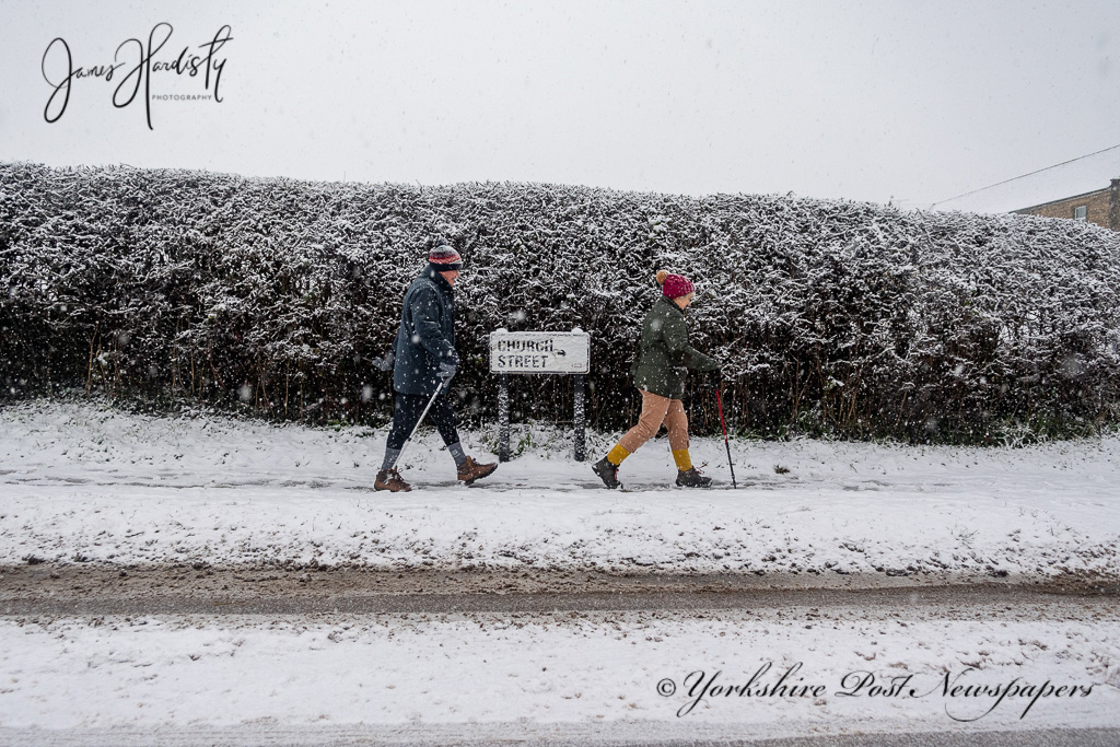YPinPictures's tweet photo. Heavy #Snowfall across parts of #Northern #England treacherous #driving conditions for #motorist take care #StayHome #StaySafe #weather #Snow #Yorkshire @yorkshirepost @MarisaCashill @OpinionYP #yplive #WeatherWatchers @LeedsNews @sdphotos1 https://t.co/2lMaInyUCI