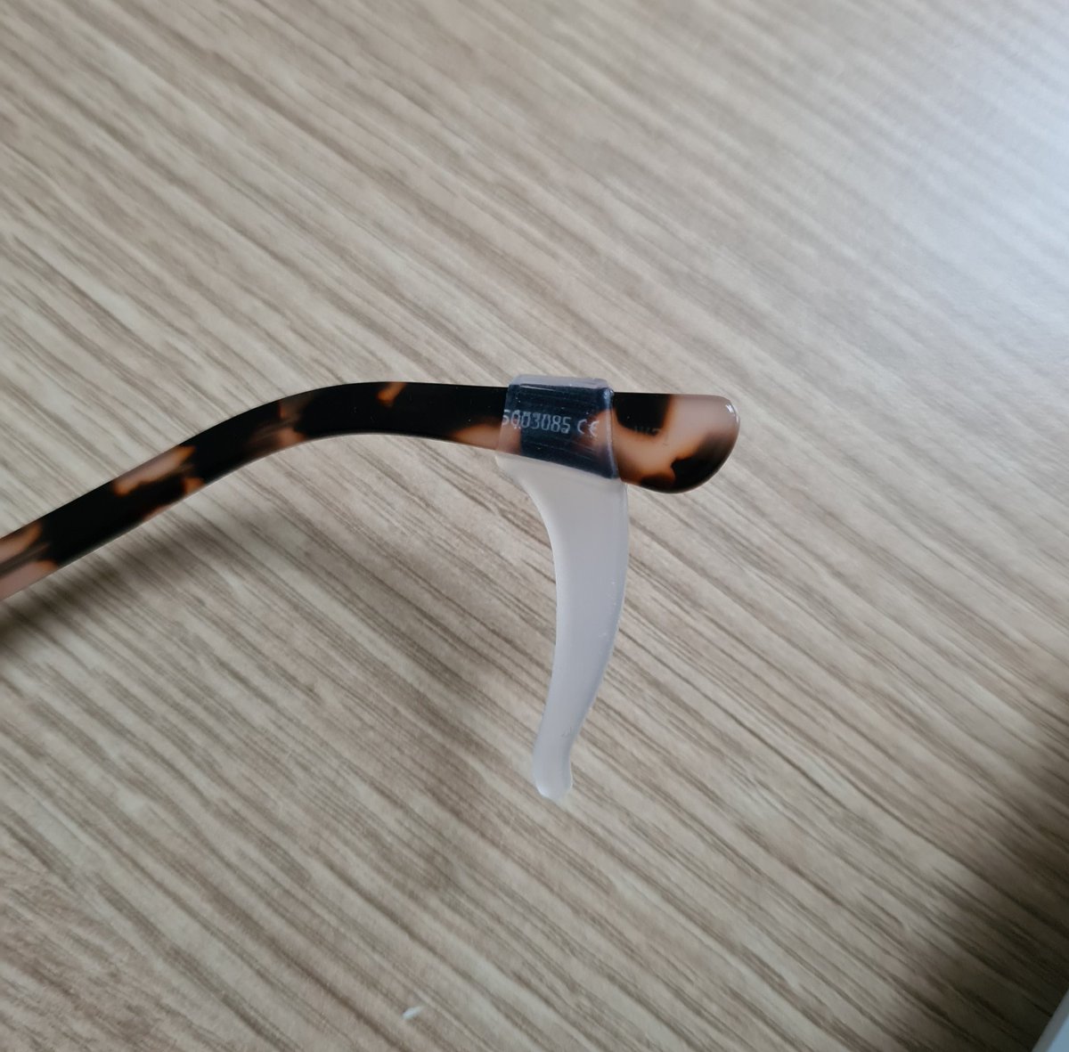 Game changer - wearing masks my glasses constantly fall off when measuring for adaptations but these simple hooks make life so much easier 🙃