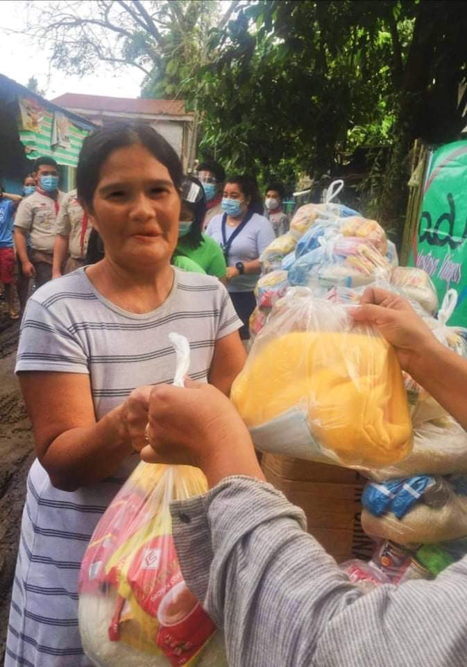 In total, we distributed 212 relief packs consisting of 3kls rice, noodles, canned goods, coffee, milk, soap and face masks. 

Recipients also received either blankets or pre-owned clothes.

#ADNCares BuligParaSaNegros
#ALDUBatADN287Weeks