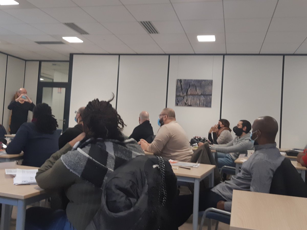 darya_griffon's tweet photo. ATELIER de sensibilisation à la surdité au @FormaposteIDF qui accueille régulièrement les alternants @sourds et malentendants. EXCELLENTE prestation de l'association @Aris https://t.co/QZ0XxurKq5