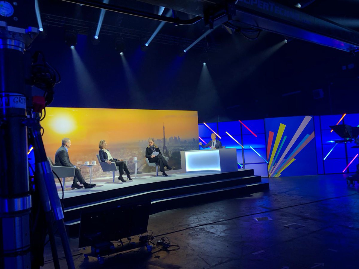 AXA France tweet media