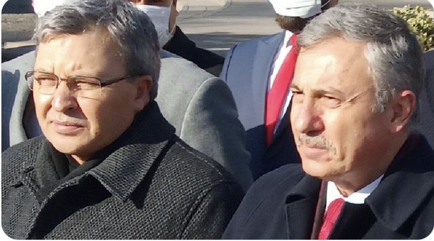 AzizGeyik7's tweet photo. Merhum Muhsin Yazıcıoğlu Ne Güzel Söylemişti ; İtin Kavgası Et Yiğidin Kavgası DEVLETTİR Diye Bir Kare İki Yiğit Devlet Adamı.☘️@selcukozdag @feramuzustun https://t.co/GNBWO9nMMs