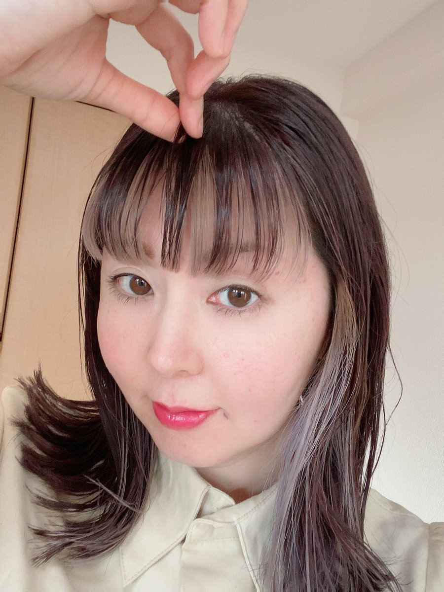 Twitter पर Kiyoko Dayo 美容院に行ってきたよー 前髪インナーカラーとイヤリングカラーが可愛すぎる 前髪インナーカラー イヤリングカラー