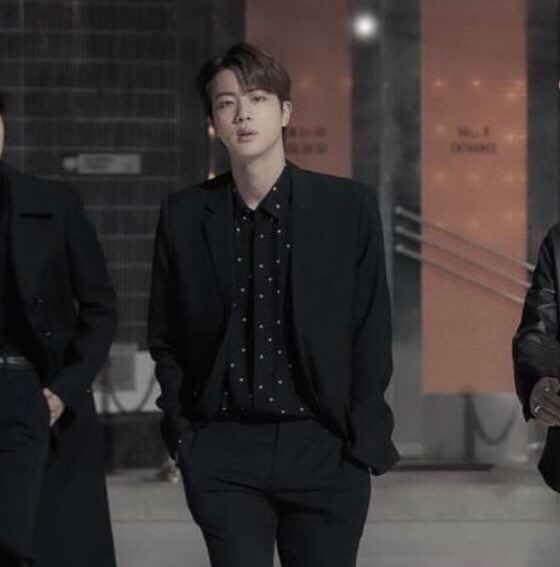 weakforseokjin's tweet photo. Samsung really said unleash Seokjin’s visuals in full capacity https://t.co/yYHpgLINhp