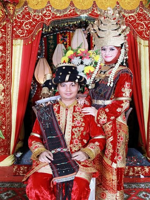 Pakaian Tradisional Zippo Bunda Diyanra on Twitter: "#programfolback #PuspitaNagari Baju Adat Mandailing 🌹List - 10🌹 @Zoer_Riya @RenataDiyanra @WENN8 @TiluKun @AzisDadun @MasTotok1 @Gita_Gina_ @mbambangsugiono @CantikaCahyhani @Ida65662750 @Diah_yahooo @Ti4ra96 @andhirtg74 ...