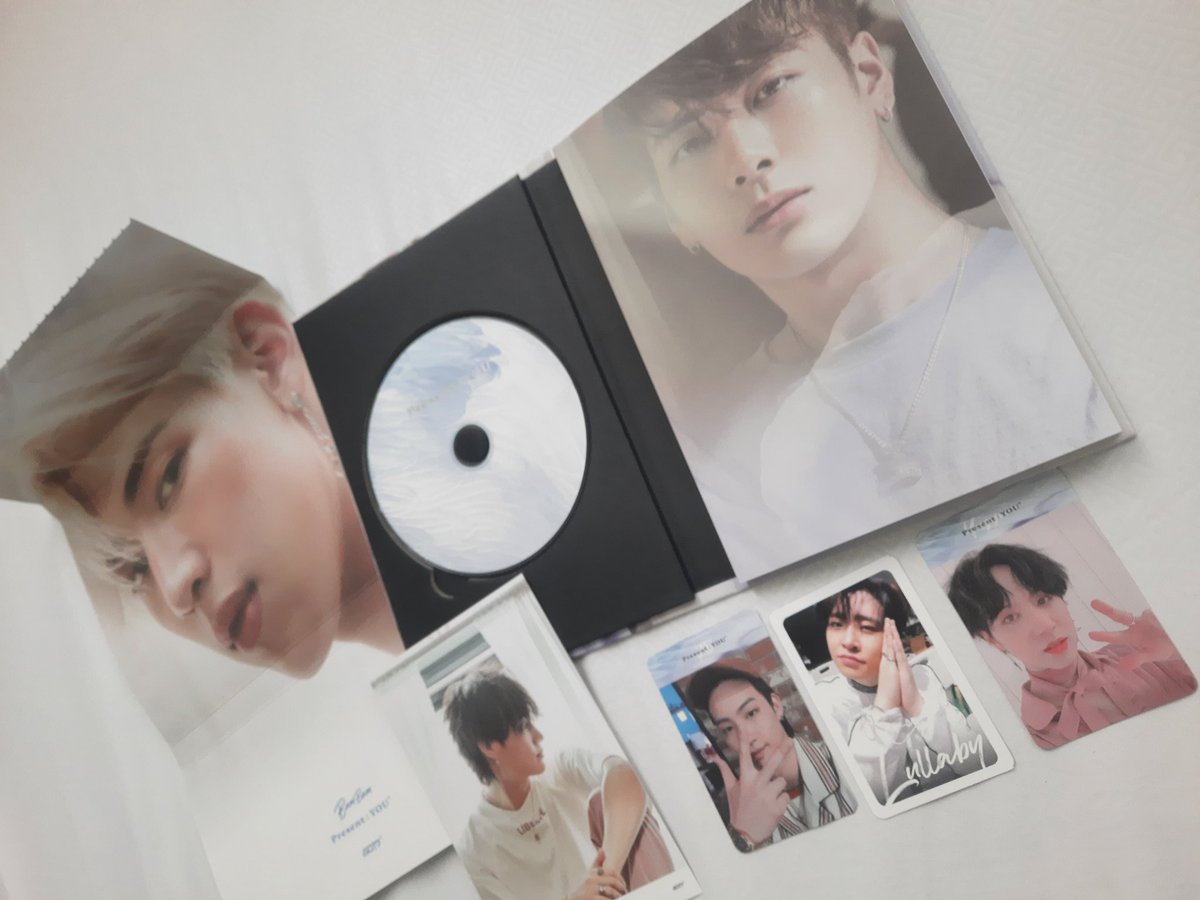 gotjinbatavii's tweet photo. received my 1st GOT7 album from @arcaday_st 😭 they even gave freebies!! soooo happy thank you 💚 #ArcadayFeedbacks https://t.co/wGRtc1u9h5