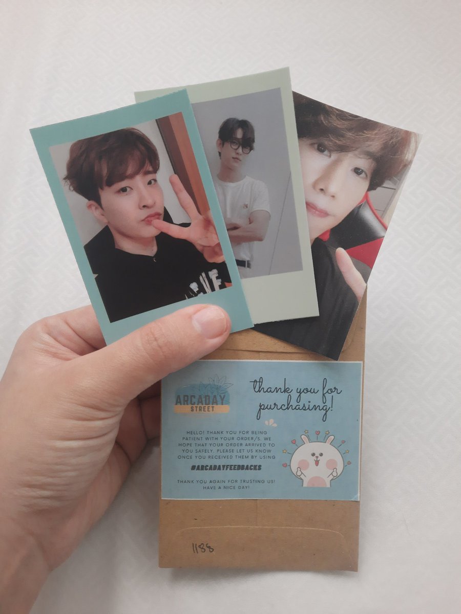gotjinbatavii's tweet photo. received my 1st GOT7 album from @arcaday_st 😭 they even gave freebies!! soooo happy thank you 💚 #ArcadayFeedbacks https://t.co/wGRtc1u9h5