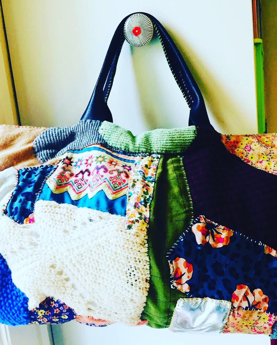 saysa3's tweet photo. 売却済ですが、接写が可愛く撮れたので。。
Hmong fabric bag. Hand sewing work.
#slowfasion #randerstanker #etsyshop #onlybyhand #handstitched #handstitching #handsewing #pachwork https://t.co/gCSW3TpLD8