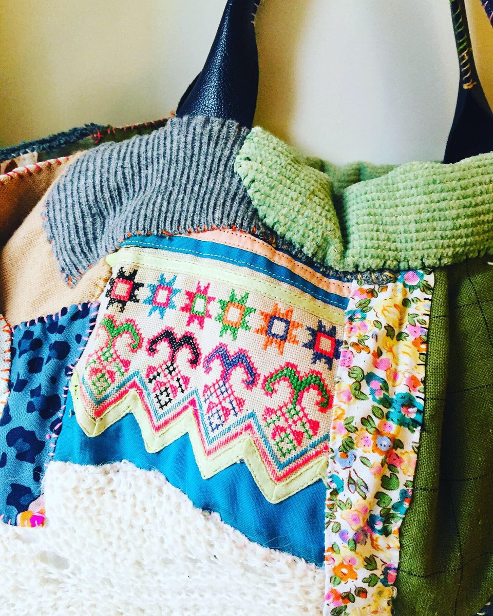 saysa3's tweet photo. 売却済ですが、接写が可愛く撮れたので。。
Hmong fabric bag. Hand sewing work.
#slowfasion #randerstanker #etsyshop #onlybyhand #handstitched #handstitching #handsewing #pachwork https://t.co/gCSW3TpLD8