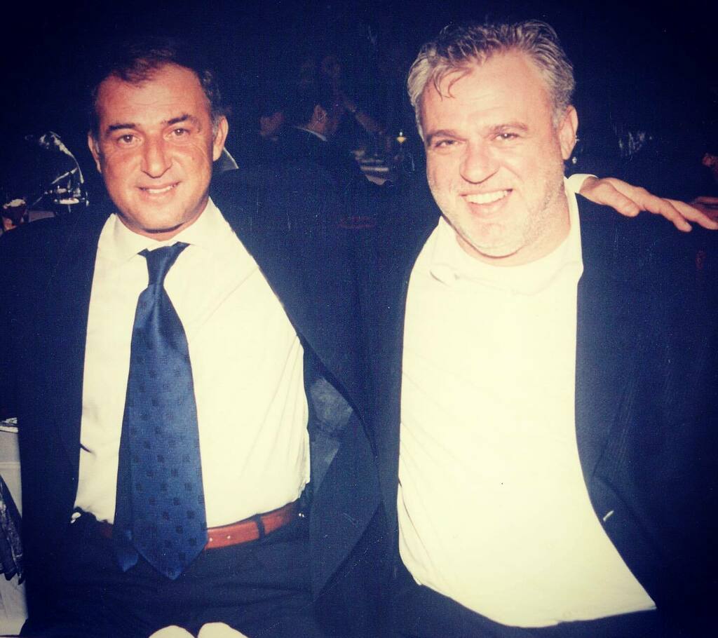 cemkinay's tweet photo. Beraber yürüdük biz bu yollarda.

Beraber ıslandık yağan yağmurda
Şimdi dinlediğim tüm şarkılarda.
Bana her şey seni hatırlatıyor.
#tbt2000 UEFA Şampiyonluğu kazandık güzel dostum ile.
Türk futboluna damga vurmuş, ilklerin adamı, Galatasar… https://t.co/wzgSd1mQp4 https://t.co/X0o0cEIDaD