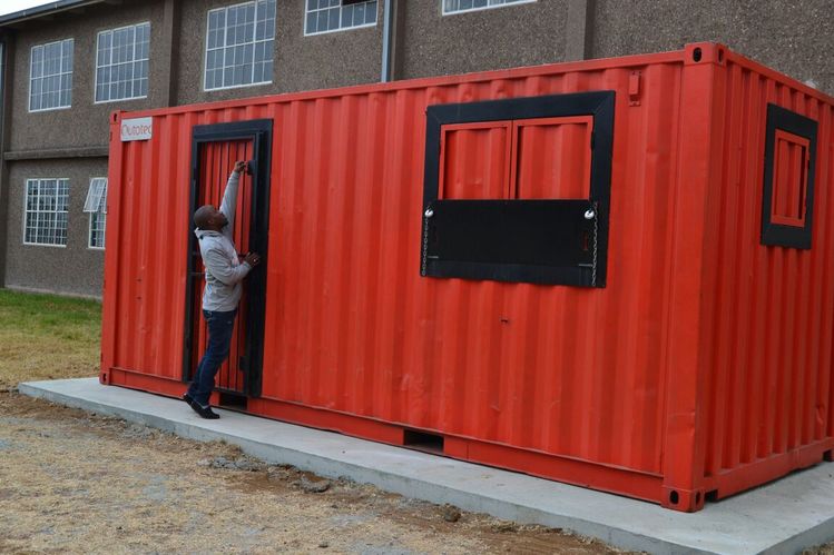 SunriseMarket2's tweet photo. Hi Guys.

Are you from
- Soweto
- Tembisa
- Kagiso
- Tsakane

We are looking for space to rent in your yard.

Let's reclaim our tuckshops back from Foreigners. We are looking for spaces in your yards to rent. We will pay you rental, no stories.

Call me on 063 385 0392 https://t.co/onOPMDZrfR
