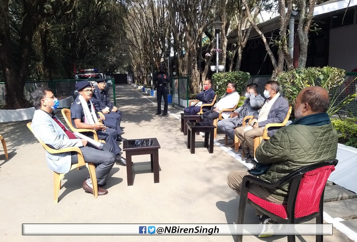 NBirenSingh's tweet photo. Privileged to felicitate Shri Rajesh Thakur, Commandant 12th Bn.NDRF Itanagar and his team at my official residence today.
The Commandant and this team took an important role in dousing the wildfire at #Dzuko recently, even sacrificing one of their officers during the operation. https://t.co/kco6LzQXr4