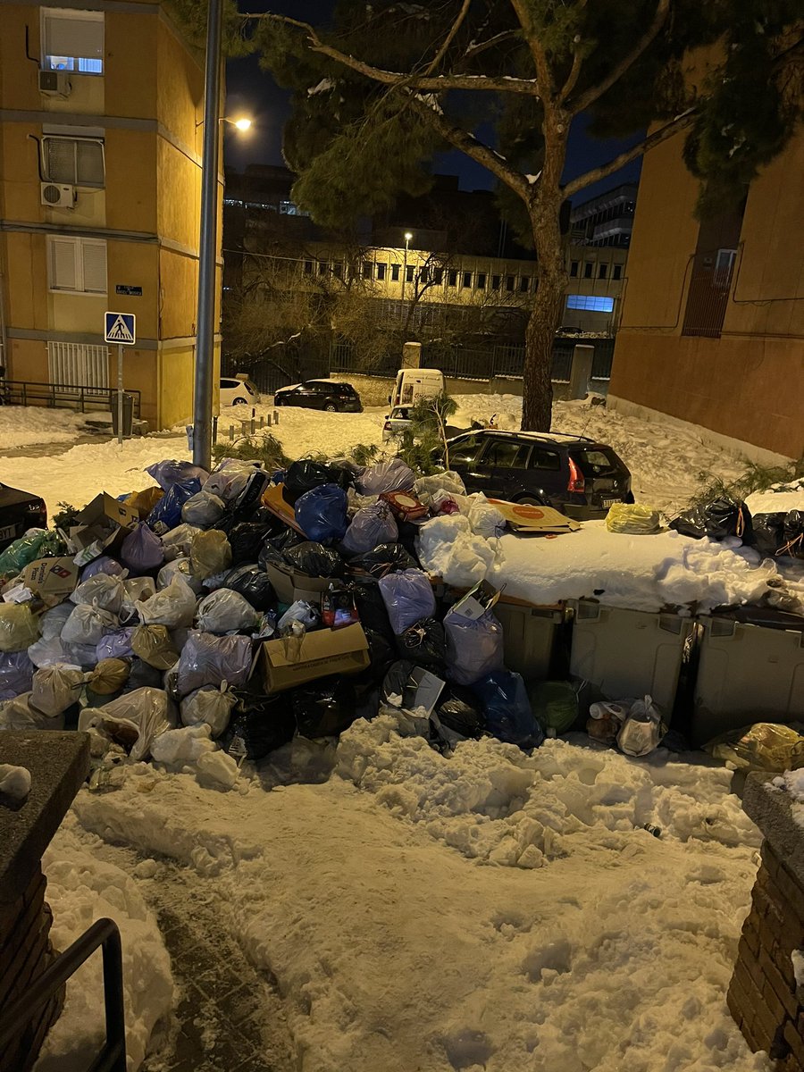 diegodemiparati's tweet photo. @AlmeidaPP_ en plena pandemia le parece normal que la #basura de #Madrid este así ??? Calles sin despejar después de 5 días #Filomenamadrid #ayuntamientomadrid https://t.co/4ap3B1YFjs
