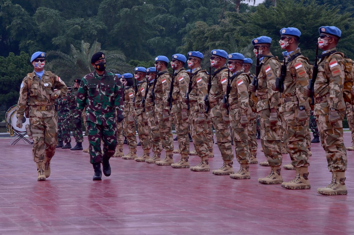 Puspen_TNI's tweet photo. Upacara pemberangkatan 850 prajurit TNI yang tergabung dalam Satgas BGC TNI Kontingen Garuda XXXIX-C MONUSCO di  Plaza Mabes TNI Cilangkap.
#tni #puspentni #satgas #konga
https://t.co/j7jqbGfXKD https://t.co/BUEh3STT4d