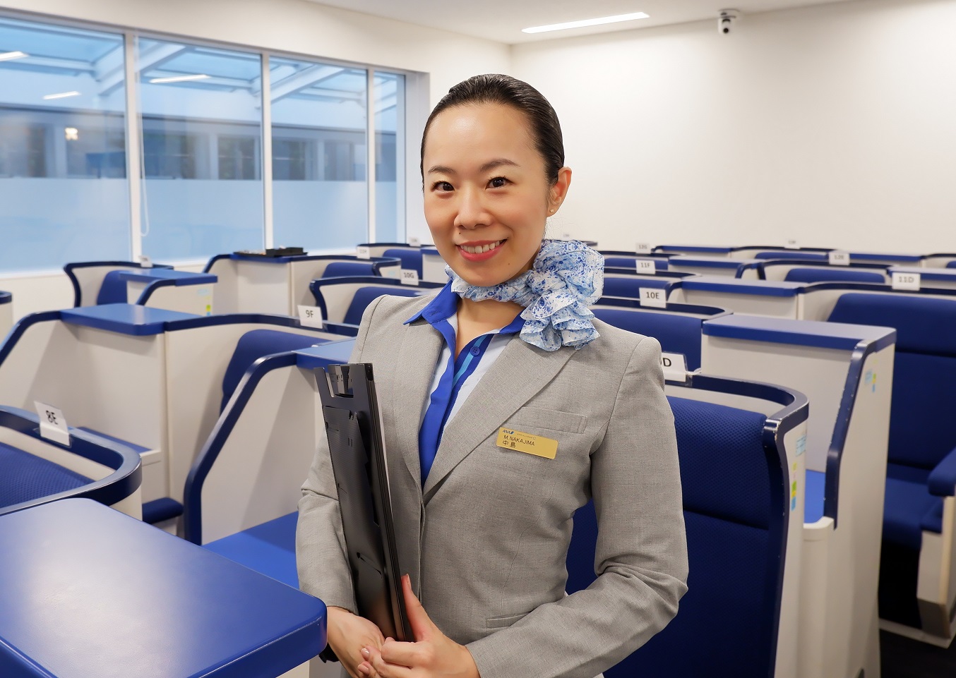 Ana 公式 おはようございます 客室訓練部 中島さんの笑顔をお届け 新入社員の客室乗務員資格取得訓練 や 国際線のサービス資格取得訓練などを担当しております 和やかな笑顔と愛情を持った思いやりのある言葉で人に接する という意の 和顔愛語 Ana 公式 おはようございます 客室訓練部 中島さんの笑顔をお届け 新入社員の客室乗務員資格取得訓練 や 国際線のサービス資格取得訓練などを担当しております 和やかな笑顔と愛情を持った思いやりのある言葉で人に接する という意の 和顔愛語