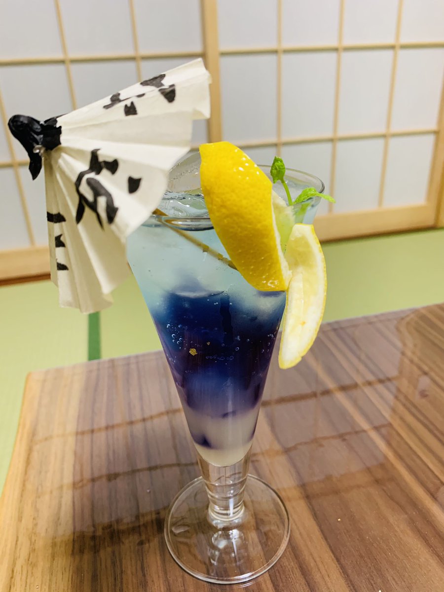 とうか 猫の下僕 月のかけら バタフライピーゼリー カルピスで夜空を表現してみました ゚ 材料 月のかけら カルピス原液 バタフライピーゼリー レモン ミント 食用金箔 作り方は下に載せておきます ファミマの刀剣乱舞 とうか 猫の下僕 月のかけら バタフライピーゼリー カルピスで夜空を表現してみました ゚ 材料 月のかけら カルピス原液 バタフライピーゼリー レモン ミント 食用金箔 作り方は下に載せておきます ファミマの刀剣乱舞