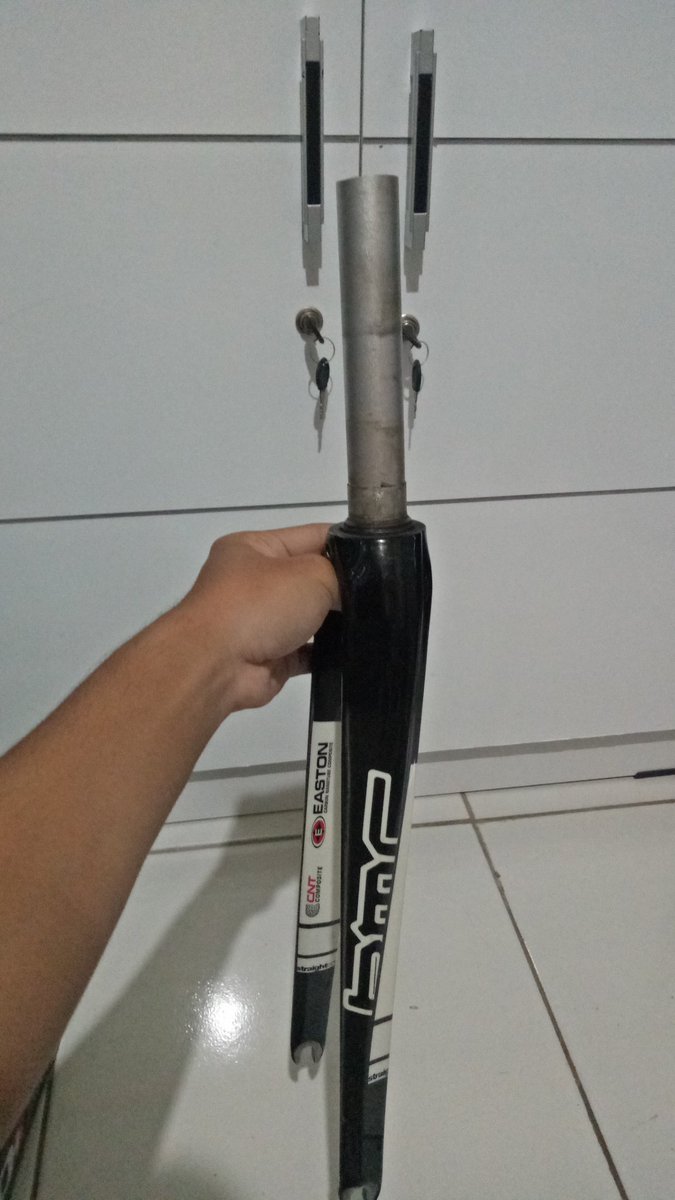 titotibikeshop's tweet photo. wts fork bmc st ±16cm goodused
boleh ditukar dengan fork yang steertubenya ±19cm.
Price: 1,2jt
#fnfjb https://t.co/3cKqm9MfZC