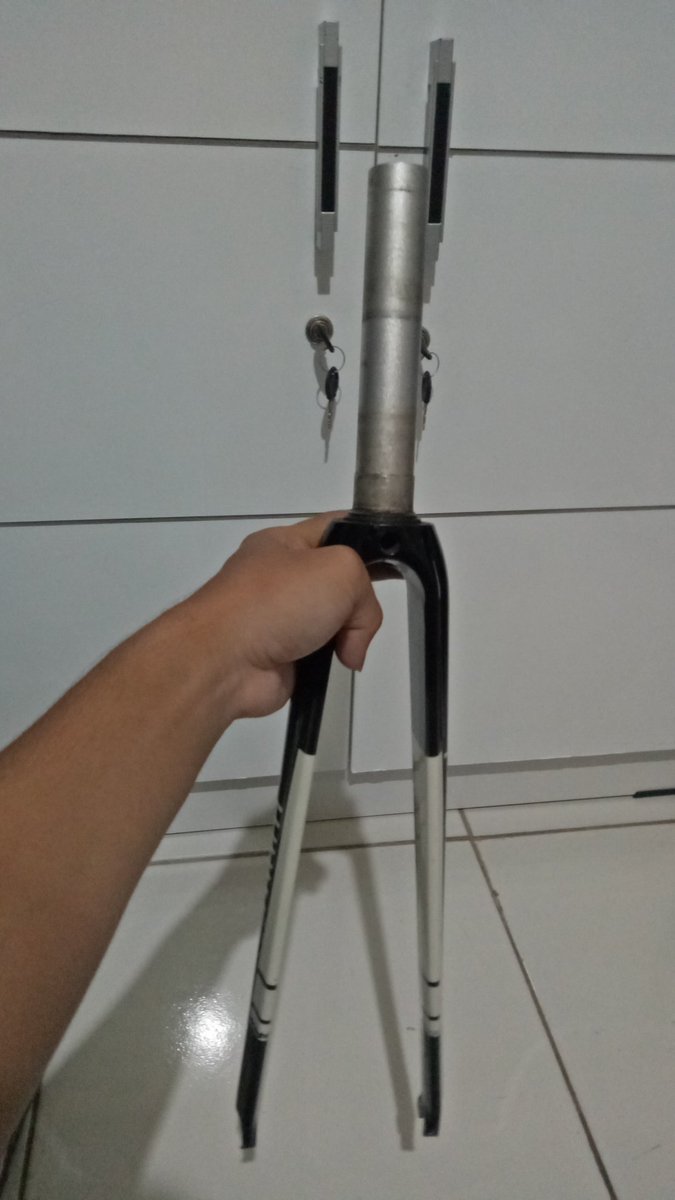 titotibikeshop's tweet photo. wts fork bmc st ±16cm goodused
boleh ditukar dengan fork yang steertubenya ±19cm.
Price: 1,2jt
#fnfjb https://t.co/3cKqm9MfZC